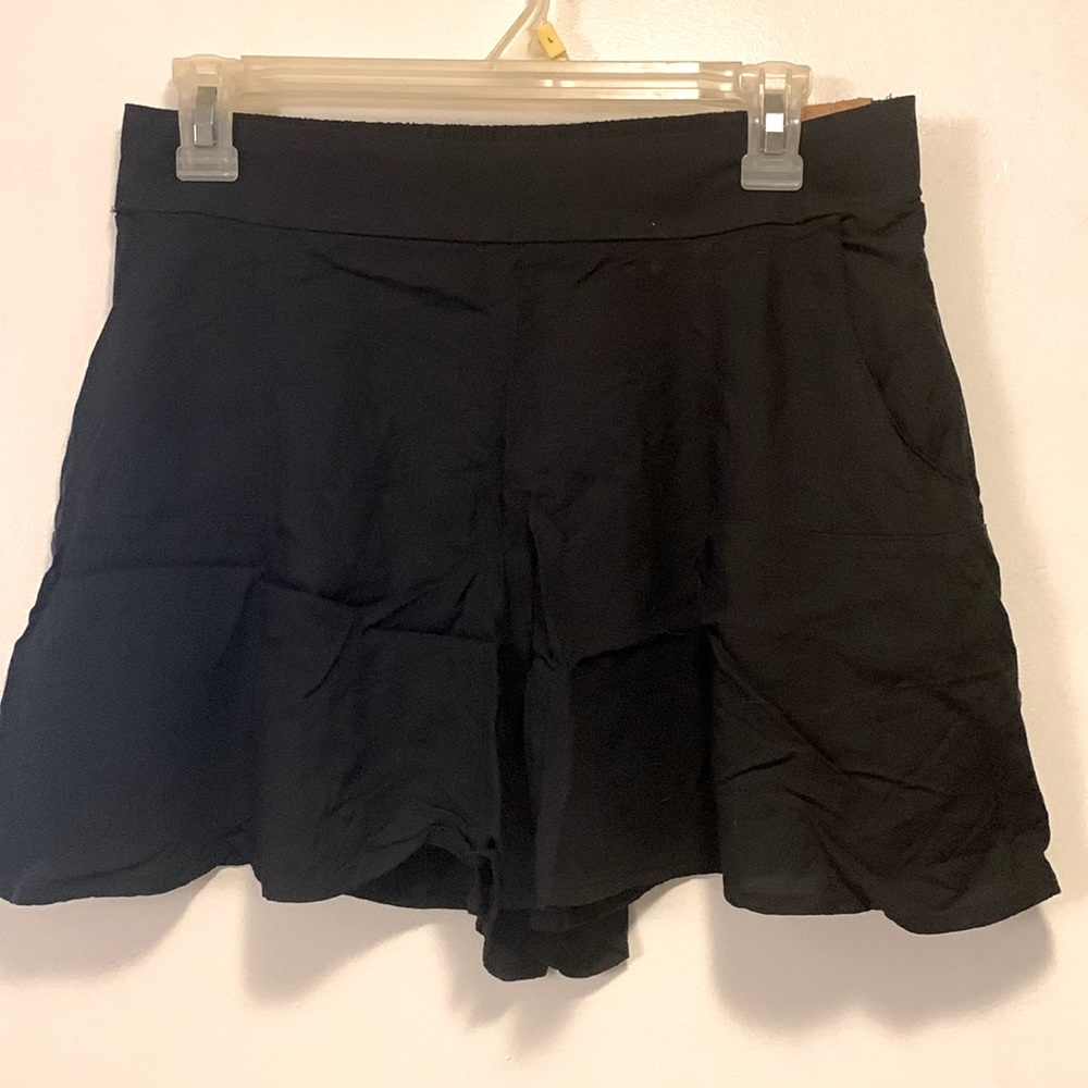 Womens Hollister Wide Leg, Elastic Back Waist Shorts. Black. Size L